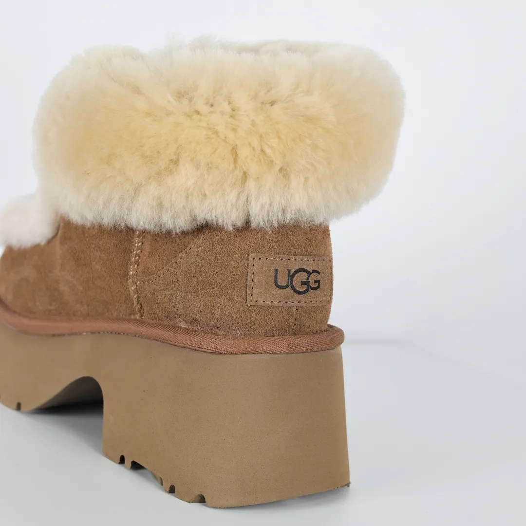 Pick up locally 💰700 Core recommended good price Independently developed original outsole, cashmere insole, keeping warm in winter, suitable for home use. In recent years, uug has launched a style series, which is partially skewed towards the preferences of young consumers, and has also been at the forefront of fashion trends. Shoe body material, water-repellent coated suede upper, 17mm UGGPURE™ implanted wool insole, lightweight non-slip and comfortable rubber outsole, with brand LOGO, complete packaging, size: 35 36 37 38 39 40